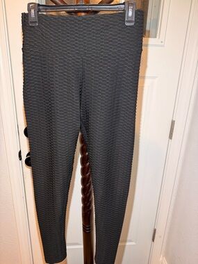 Textured Black High-Waist Booty Snatching Leggings